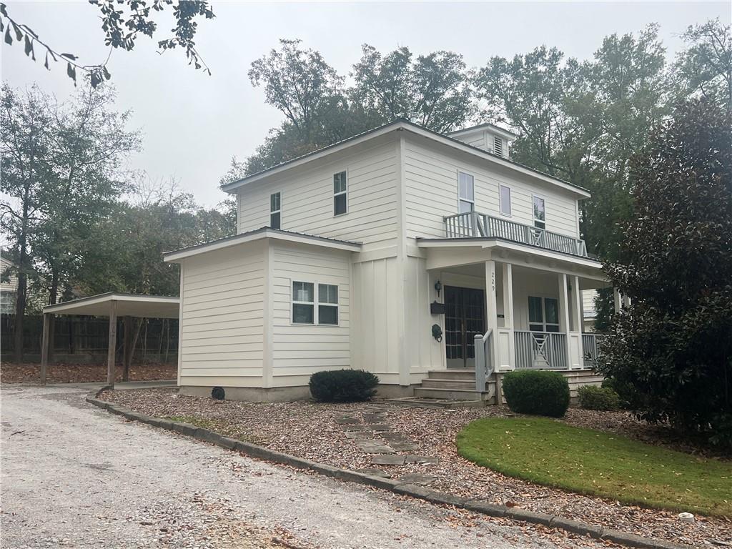 a view of a house with a yard