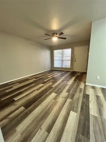 $945 | 2100 Winrock Boulevard, Unit 67 | Houston