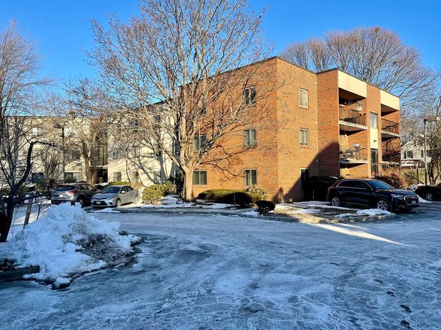 $289,900 | 150 Lewis Street, Unit 206 | Diamond District