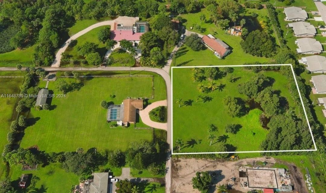 an aerial view of a tennis court