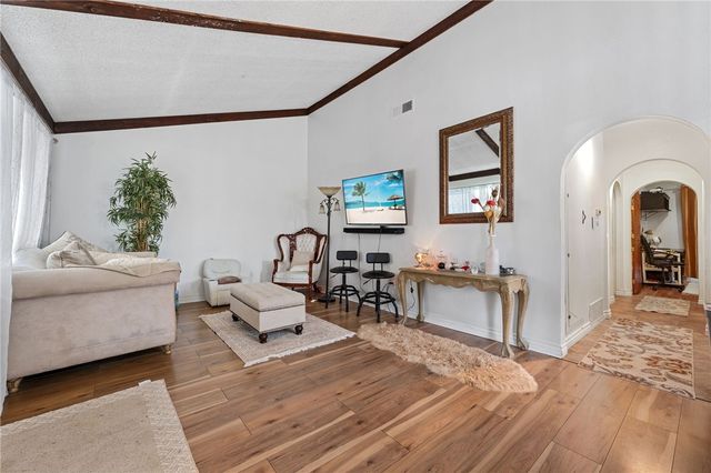 $525,000 | 1192 Mitchell Avenue, Unit 9 | Tustin