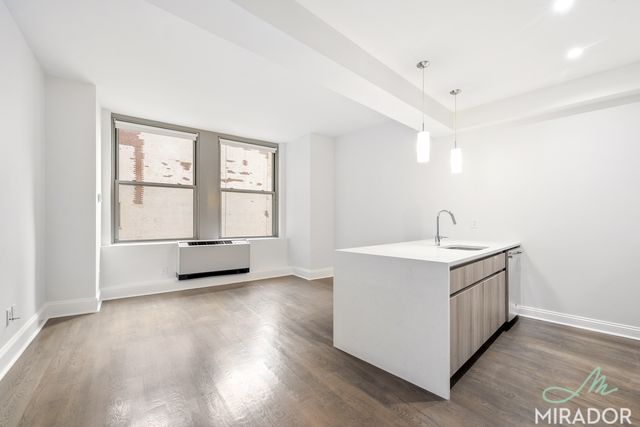 $4,450 | 15 Park Row, Unit 8B | Financial District