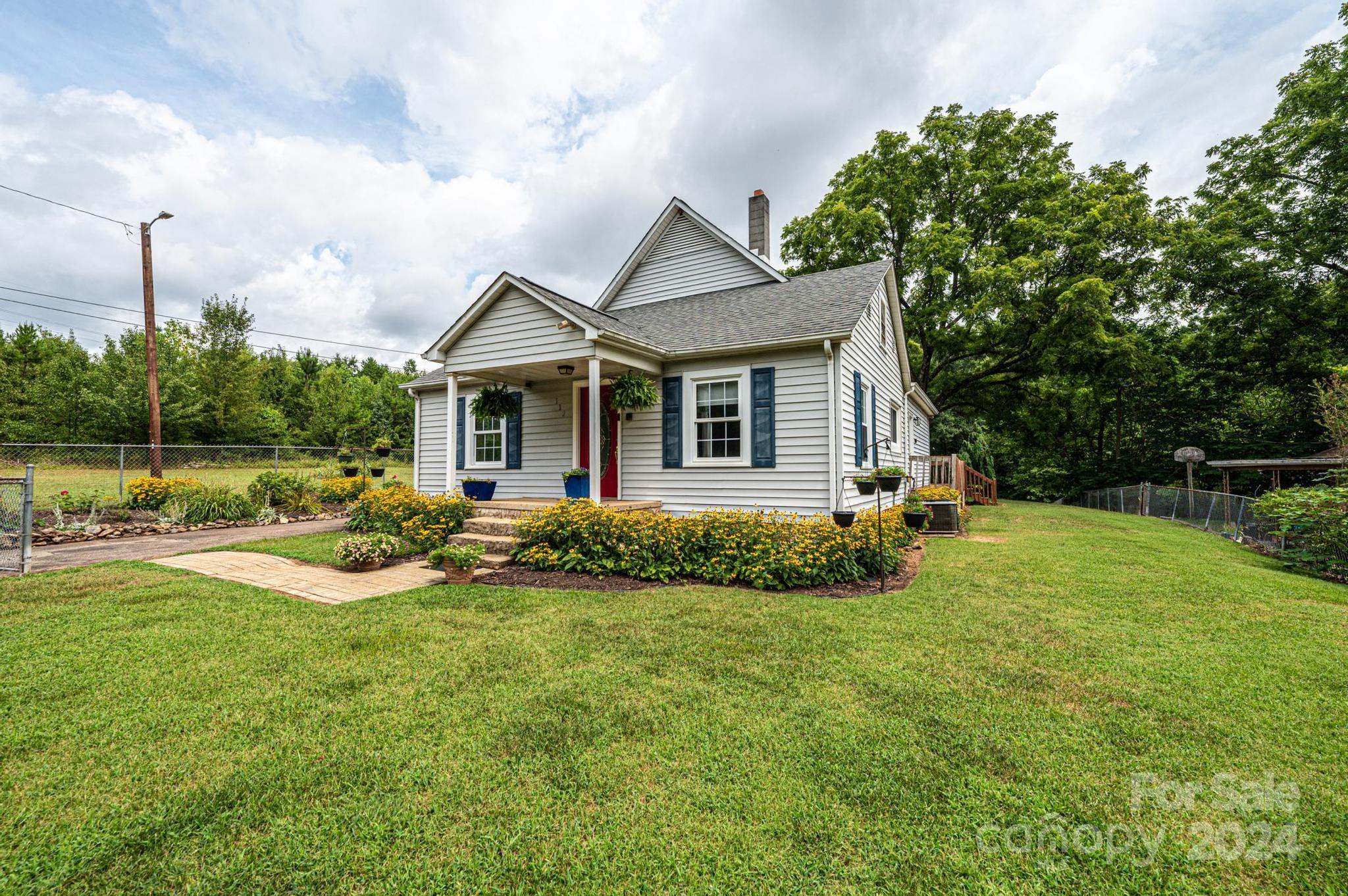 a view of a house with backyard and porch