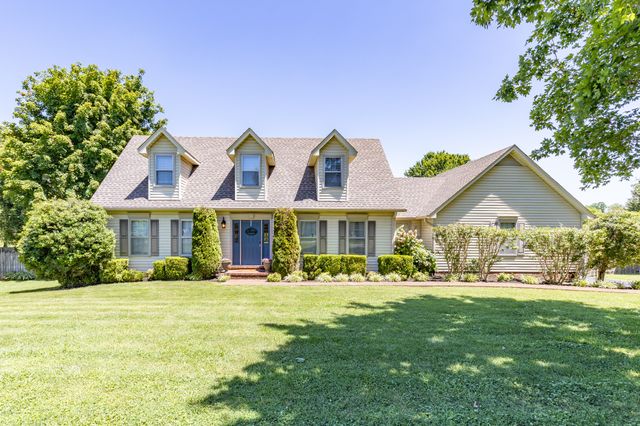 $425,000 | 1420 Spainwood Drive | Columbia