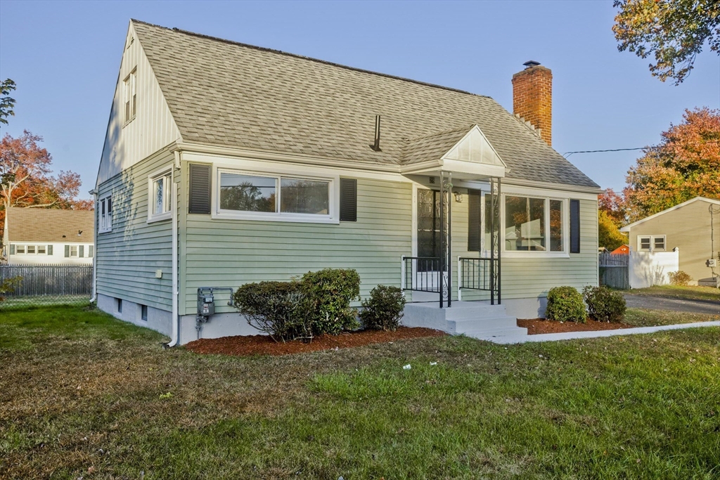 a view of a house with a yard