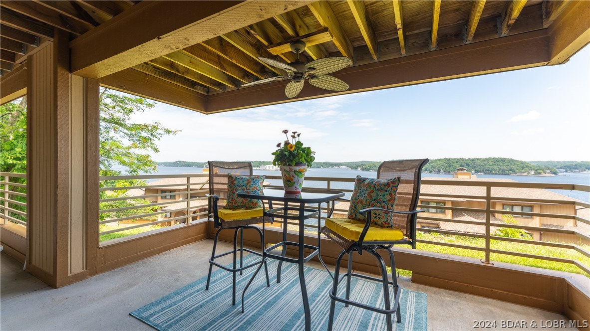 You will love this hang out point on the deck