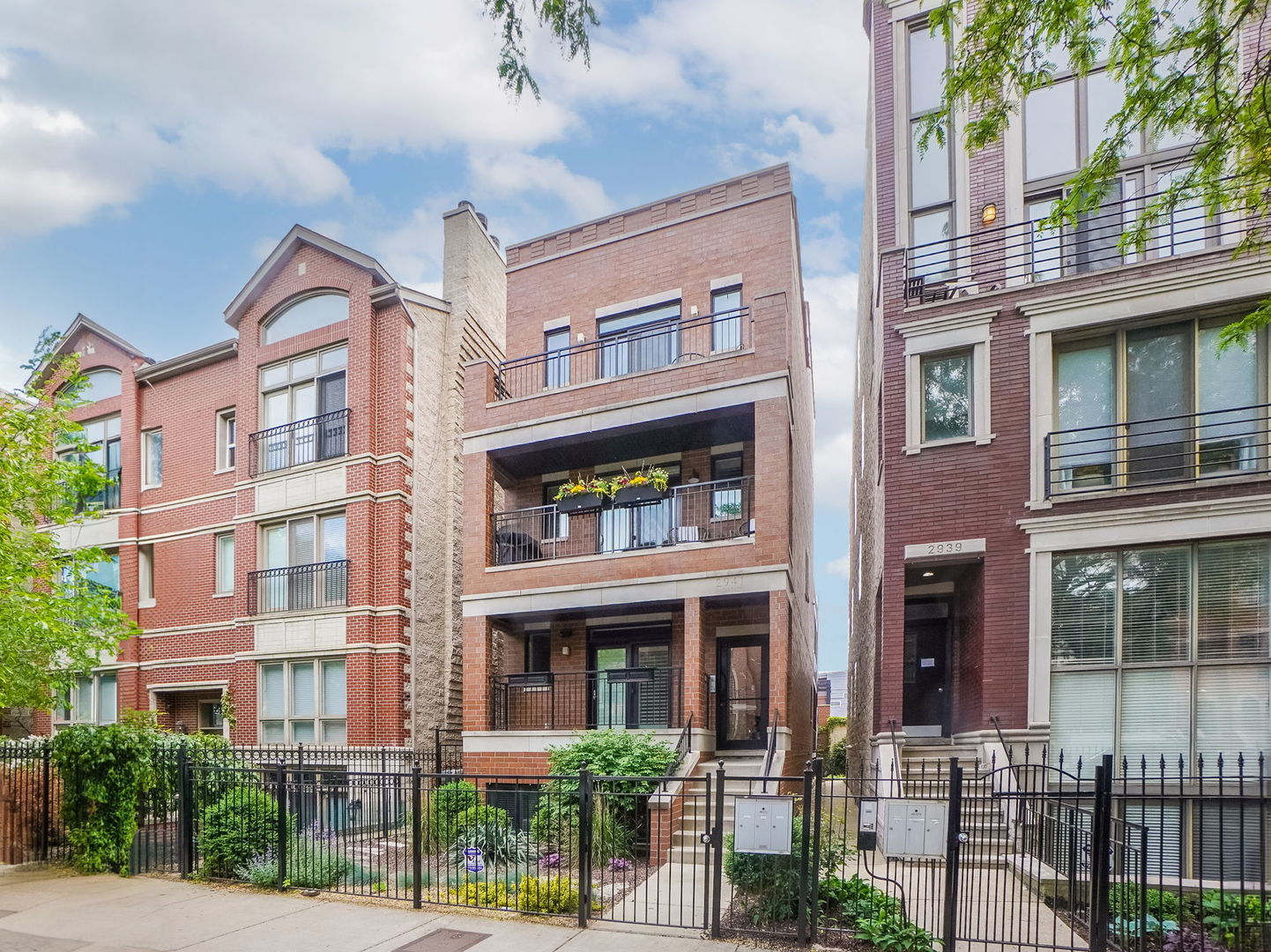 2941 North Damen Avenue, Unit 2, Chicago, IL 60618