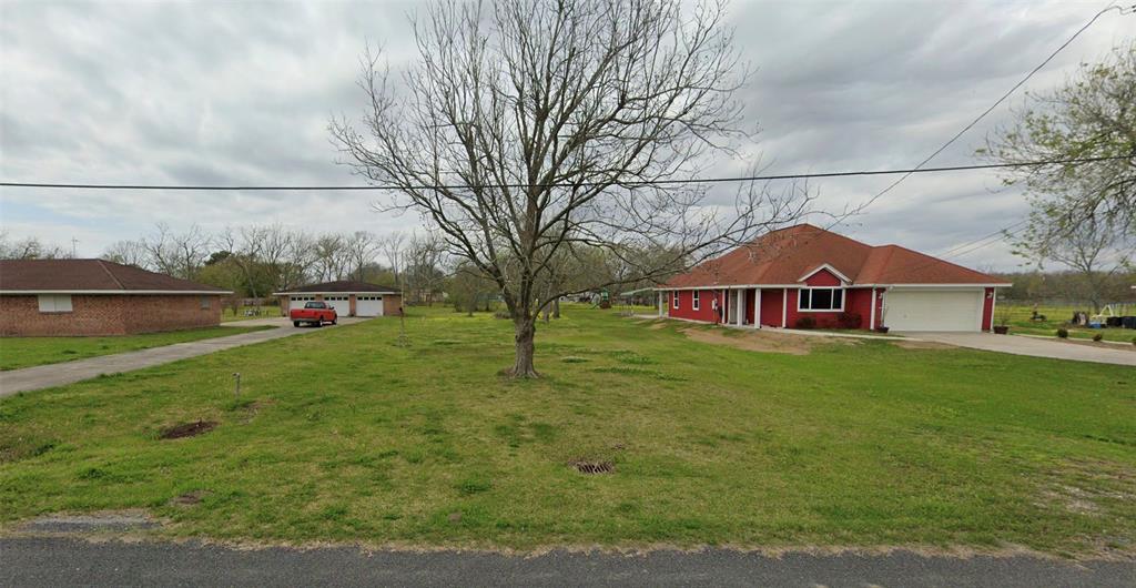 a view of a yard in front of a house