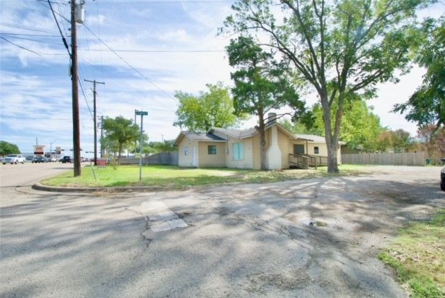 $215,000 | 816 East Milam Street | Mexia