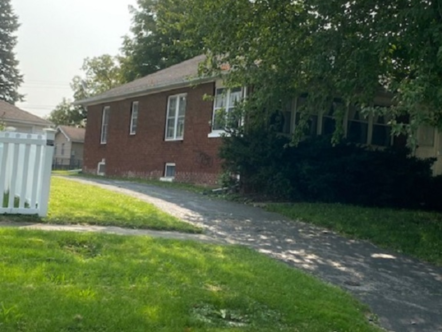 a view of a house with backyard and a tree