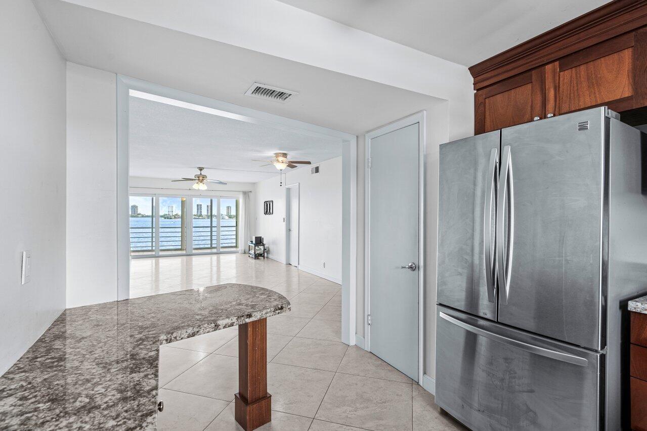 006-501LakeShoreDrive-505-WestPalmBeach-