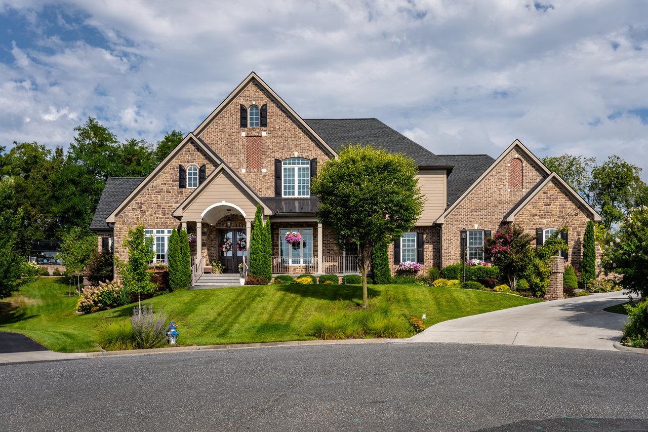 a view of house and outdoor space