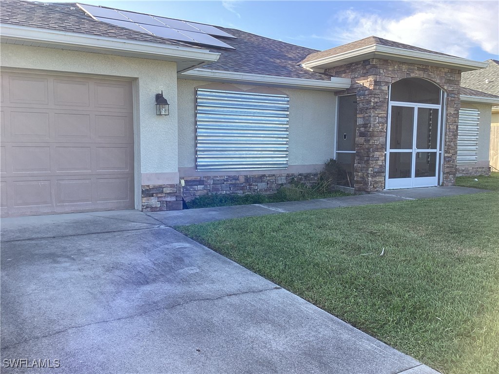 a view of front of a house with a yard