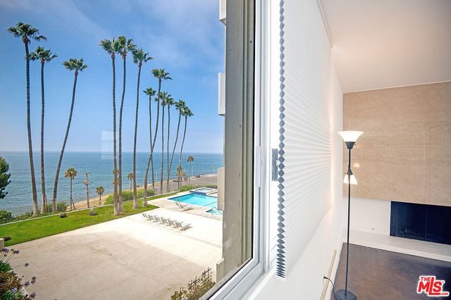 $868,000 | 17366 Sunset Boulevard, Unit 201 | Pacific Palisades