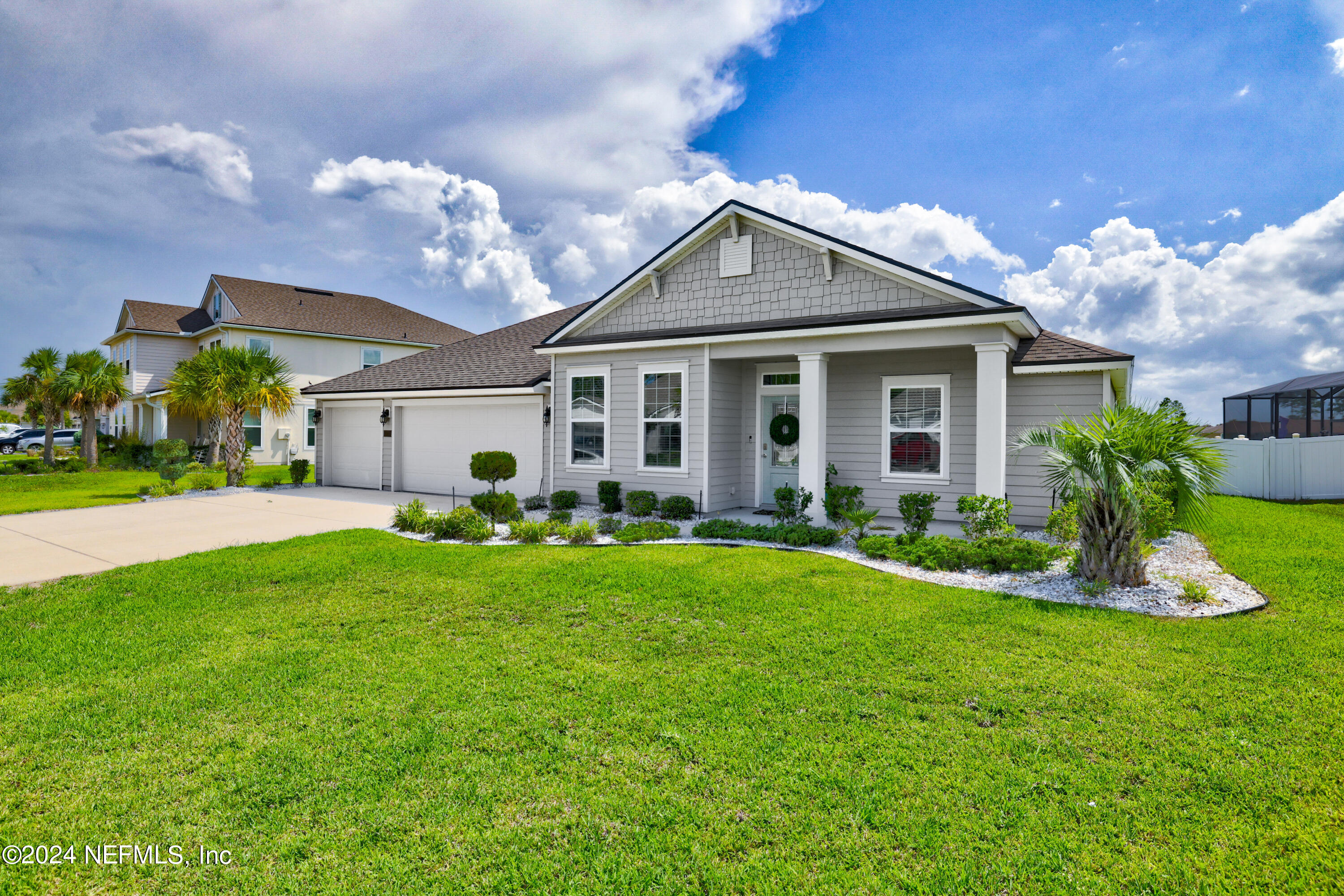 a view of a house with a yard