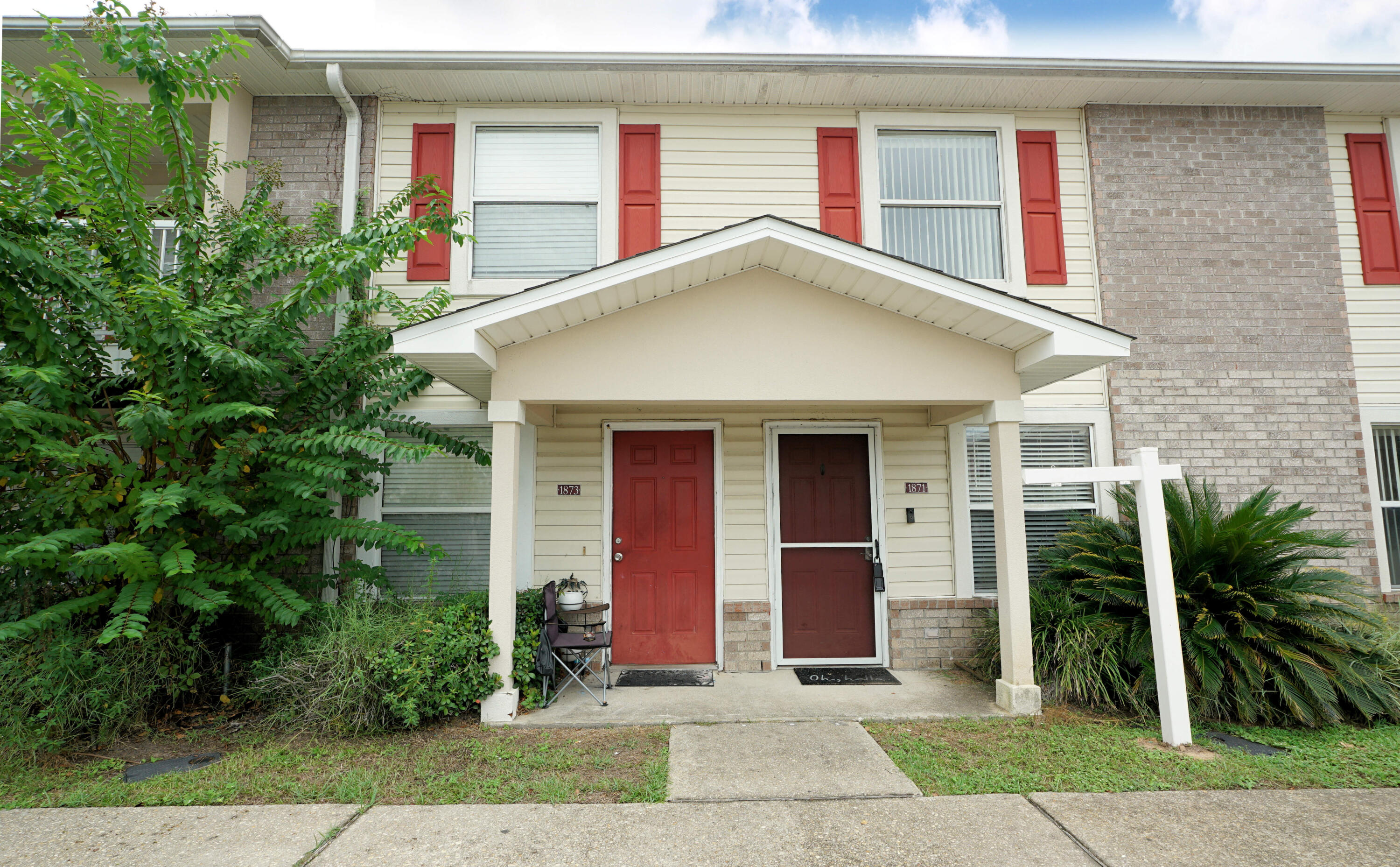 a front view of house with yard