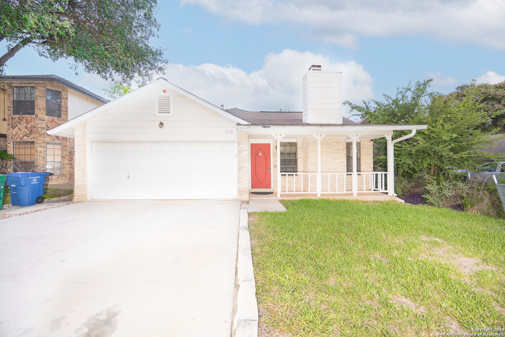 a view of a house with a backyard