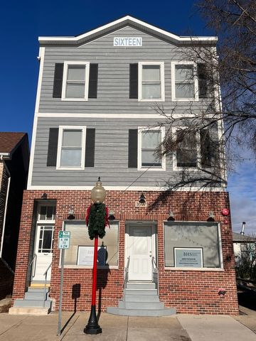 $1,900 | 16 West Burlington Avenue, Unit 1 | Westmont