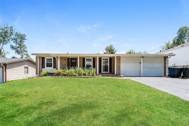 $325,000 | 11656 Holly Springs Drive | Creve Coeur Township - St. Louis County