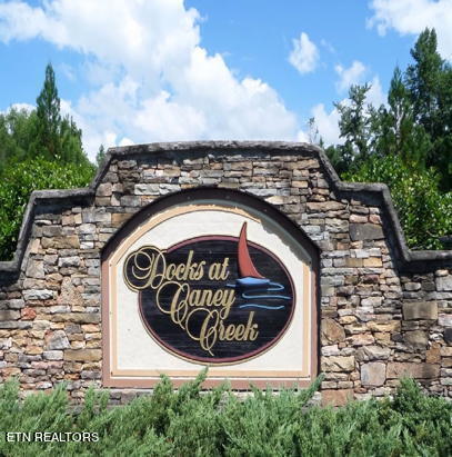 docks of caney creek sign