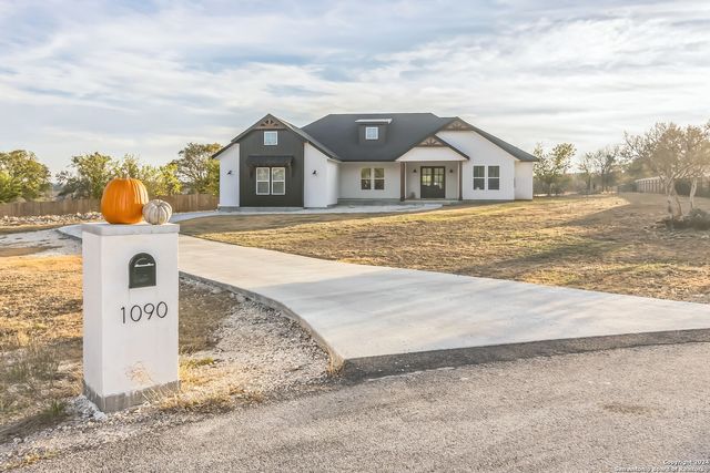 $724,900 | 1090 Pegasus Drive | The Crossing at Spring Creek