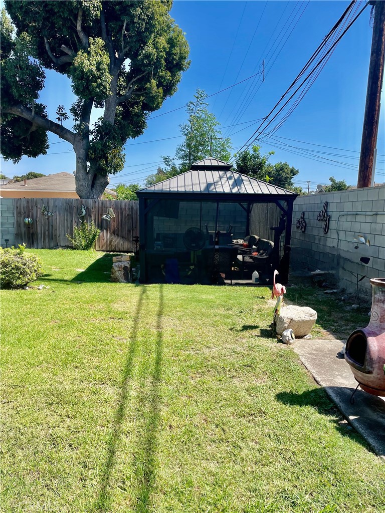 a view of a garden with patio