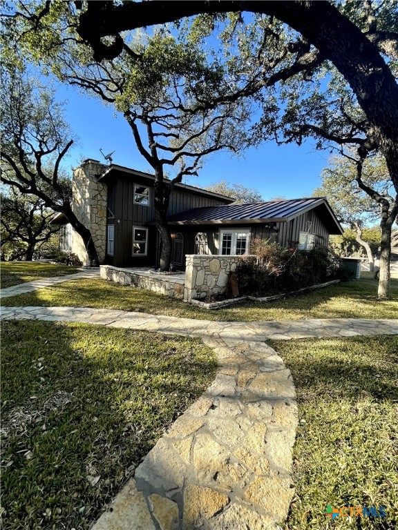 a view of a house with a yard