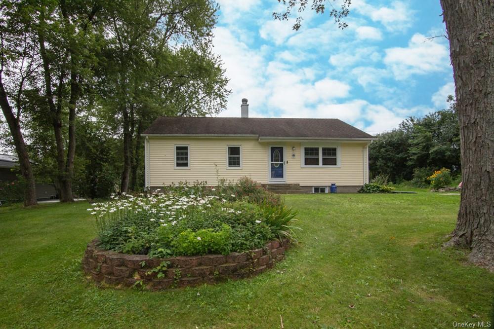 a view of a house with a backyard