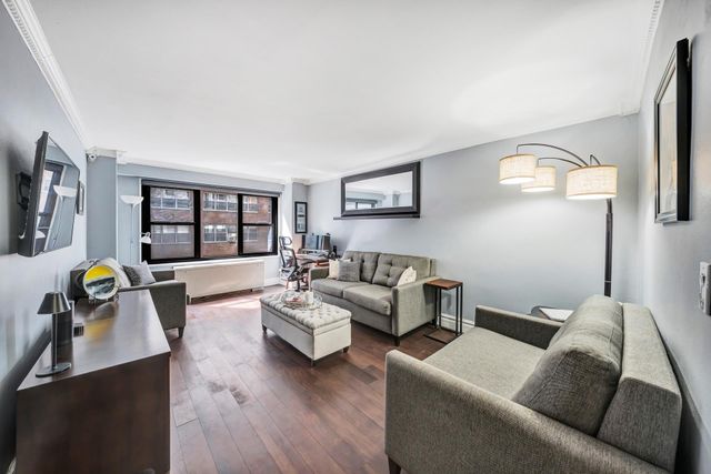 $360,000 | 220 East 57th Street, Unit 3A | Midtown East