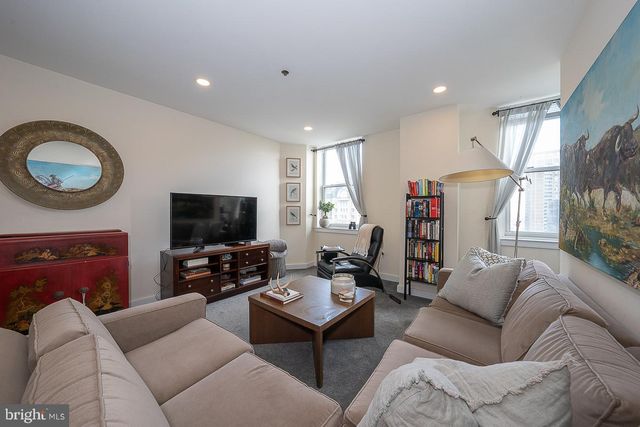 $1,800 | 111 South 15th Street, Unit 2001 | Avenue of the Arts South