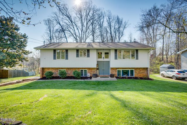 $315,000 | 1217 Glencliff Drive | Colonial Heights