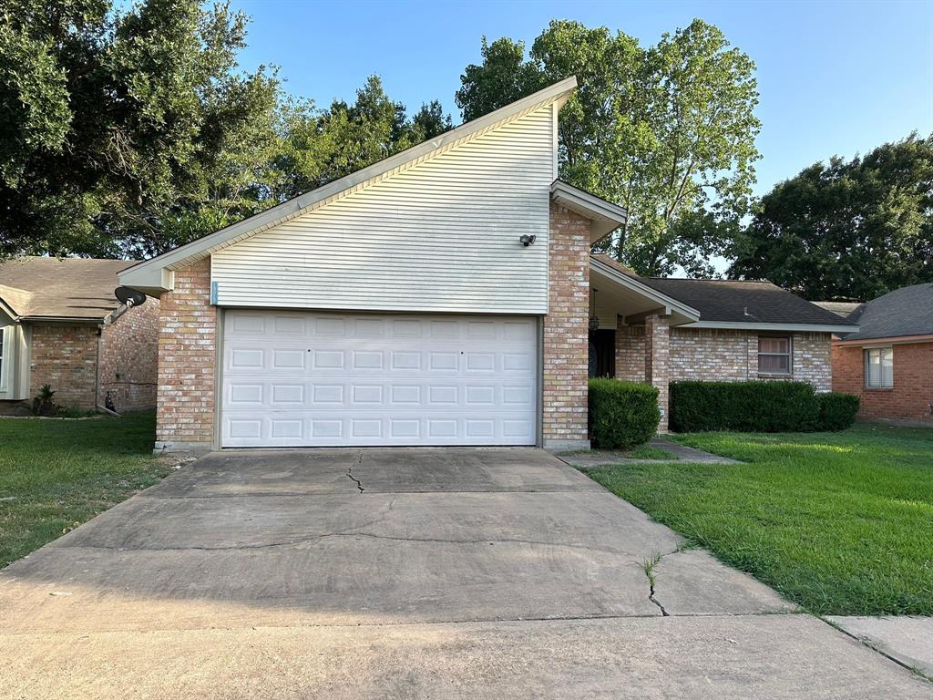 a view of a house with a yard and garage