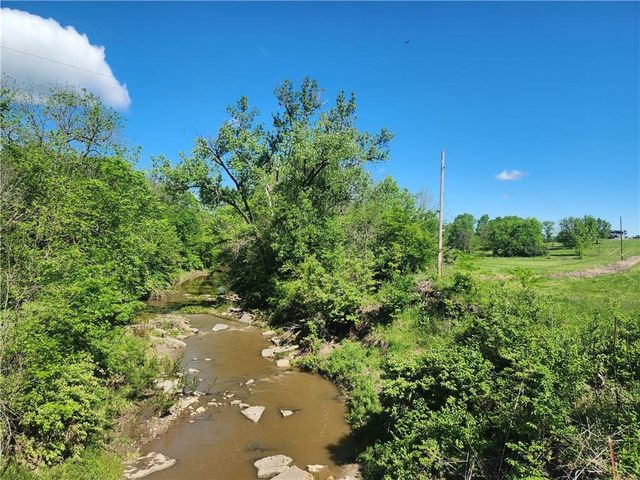 $300,000 | 240th Street | Grand River Township - Daviess County