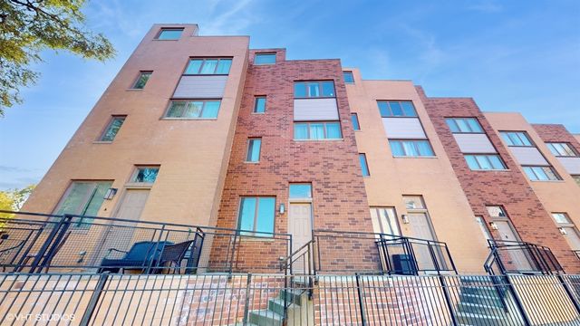 $445,000 | 5210 South King Drive, Unit B | Washington Park