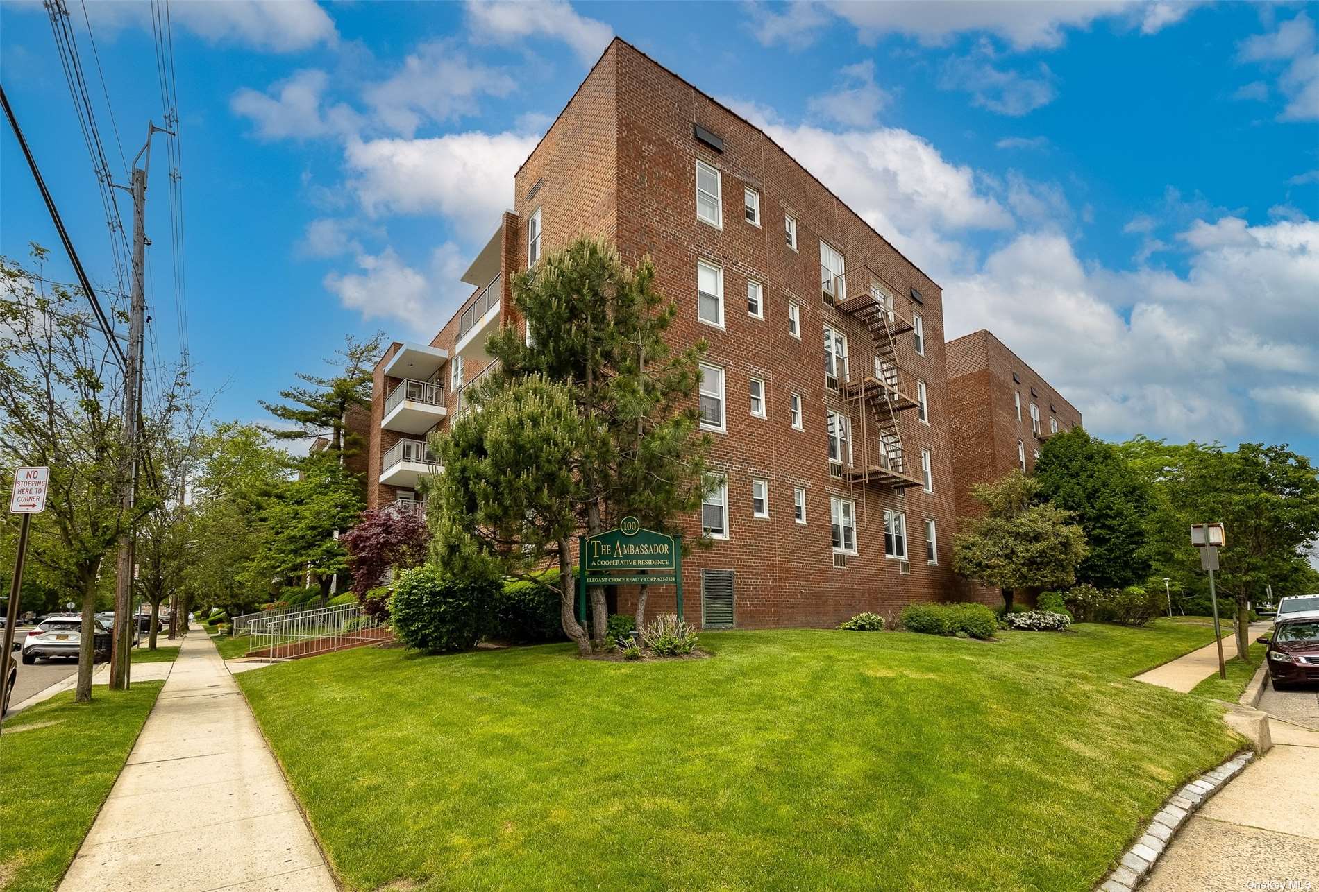 100 Brooklyn Avenue, Unit 4H, Freeport, NY 11520 | Compass