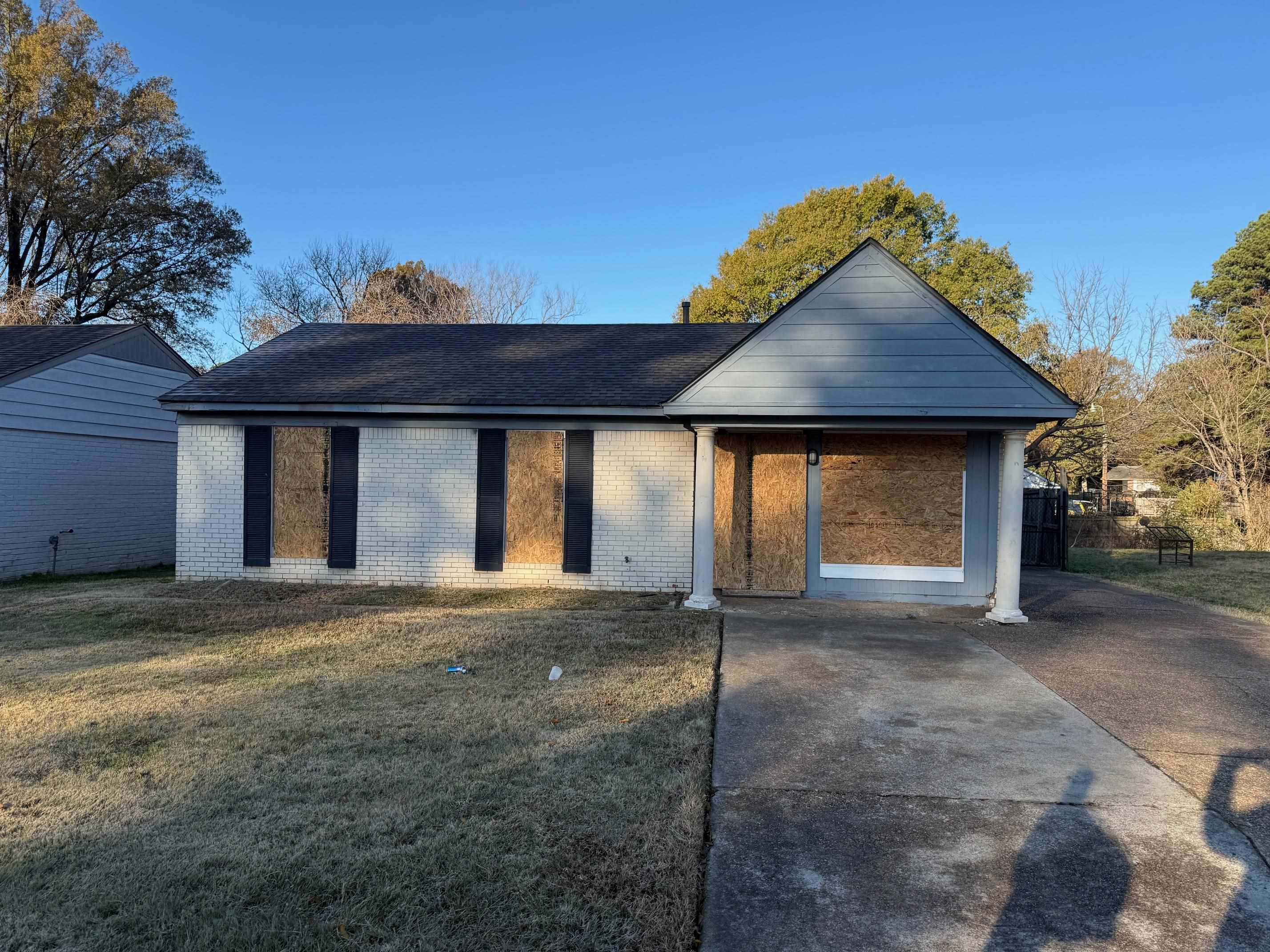 Ranch-style home featuring a front lawn