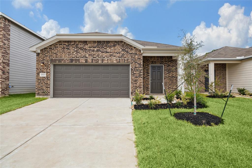 a front view of house with yard