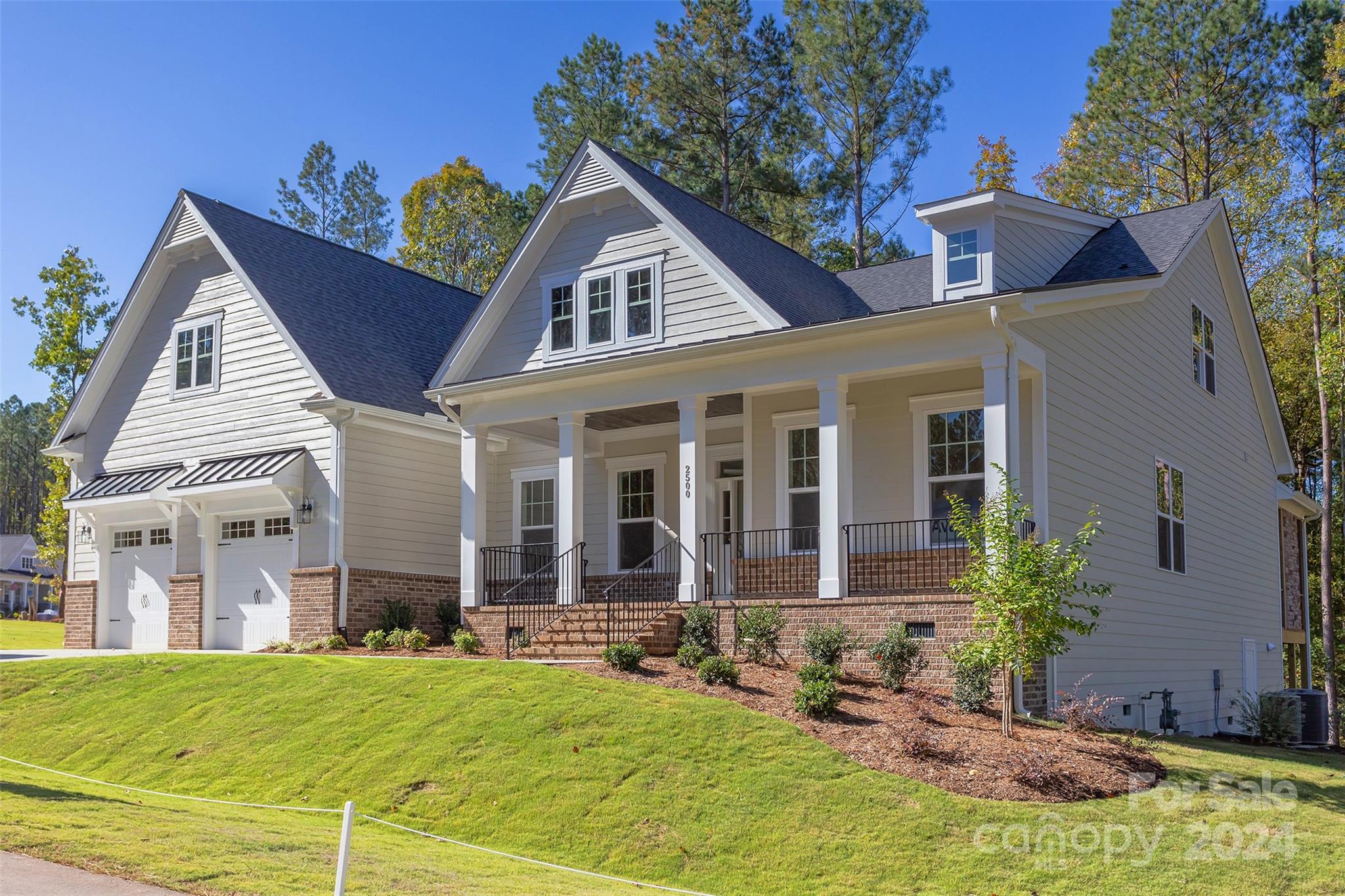 a view of a house with yard