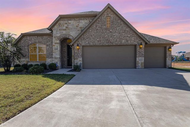 $439,000 | 226 Hedgewood Drive | Waxahachie