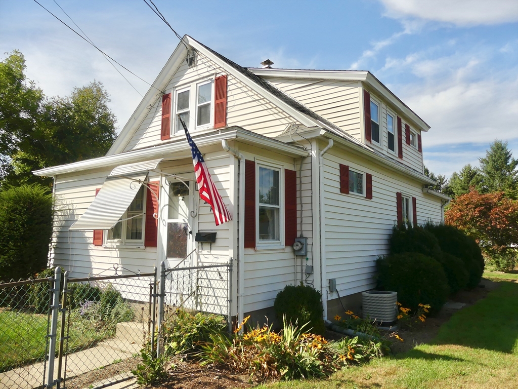 a view of house with a yard