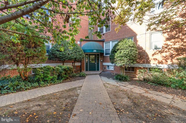 $1,650 | 20 South Old Glebe Road, Unit 203A | Arlington Heights