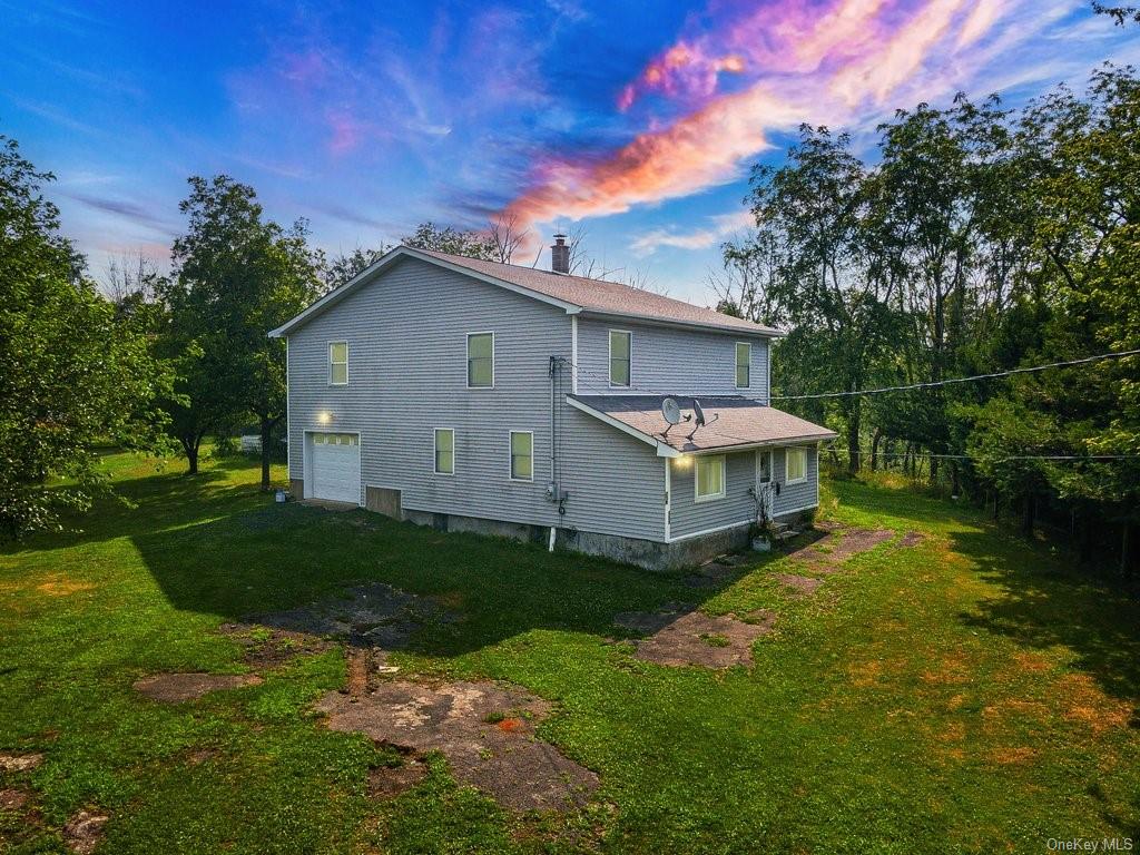 a view of a house with a yard