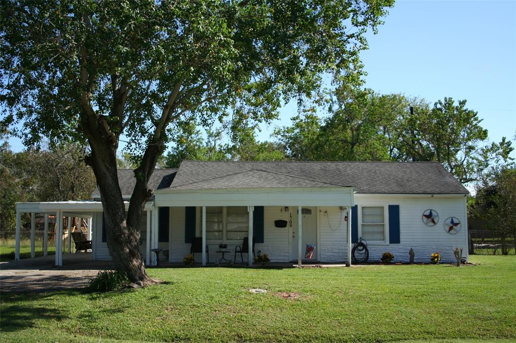 a view of a house with yard and a tree