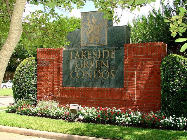 $1,649 | 2211 South Kirkwood Road, Unit 37 | Lakeside Green Condominiums