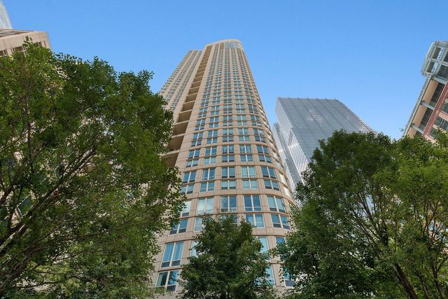 $420,000 | 345 North LaSalle Drive, Unit 906 | River North