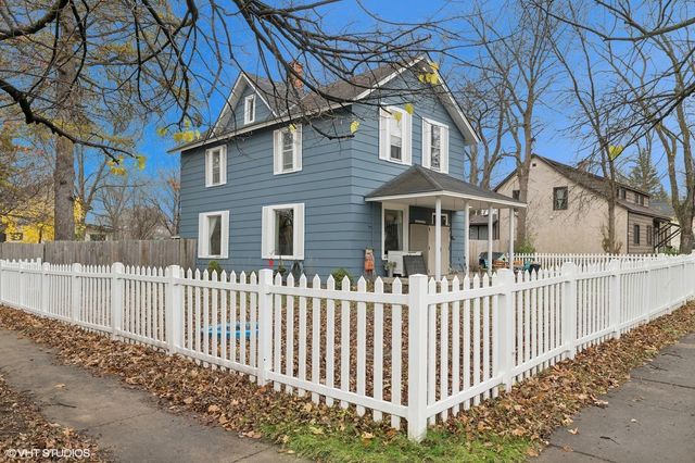 $300,000 | 601 3rd Street | Downtown Farmington