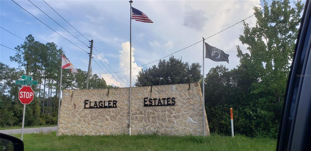 a view of a sign board with a yard