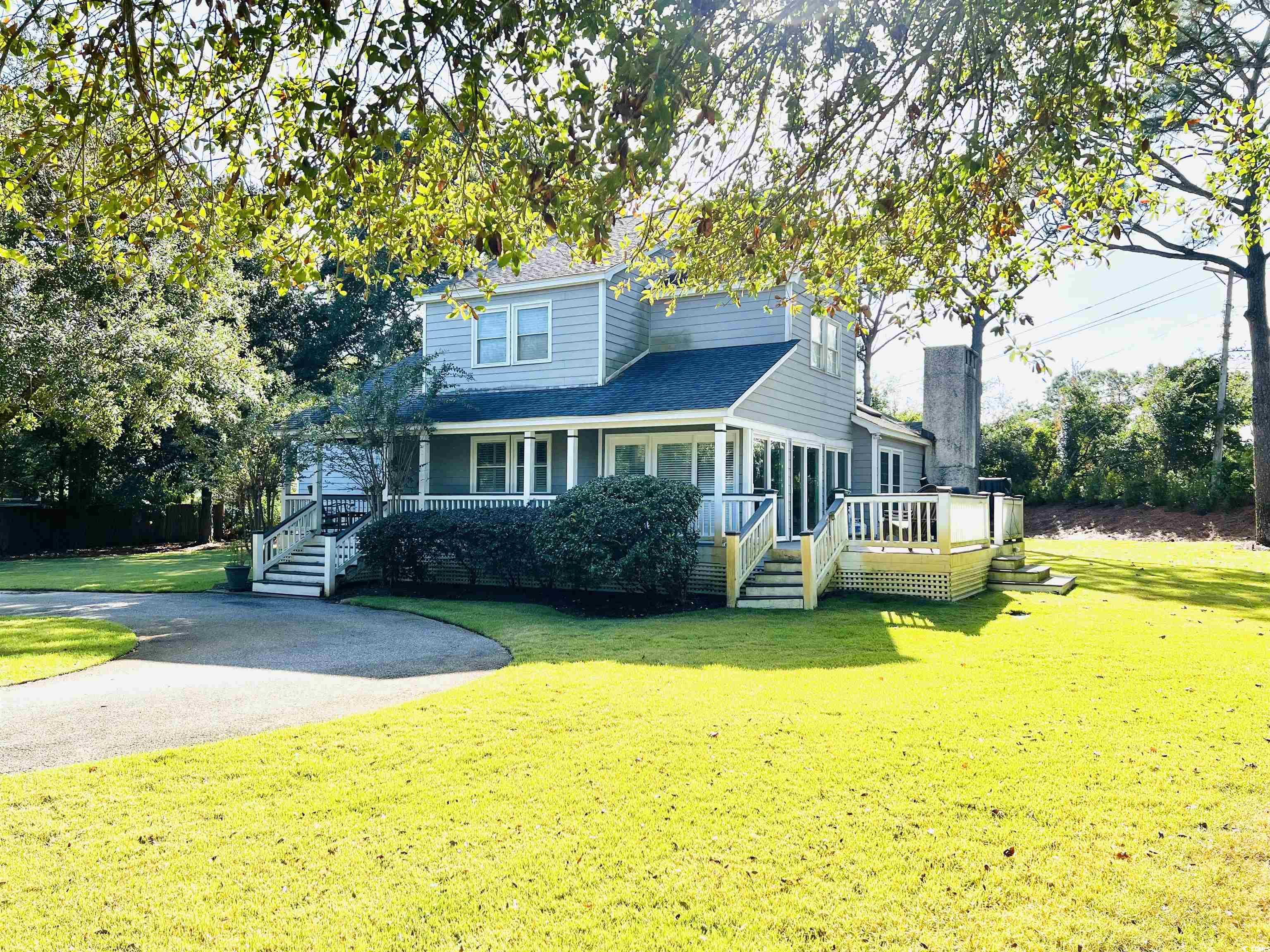 View of front of home featuring a front lawn