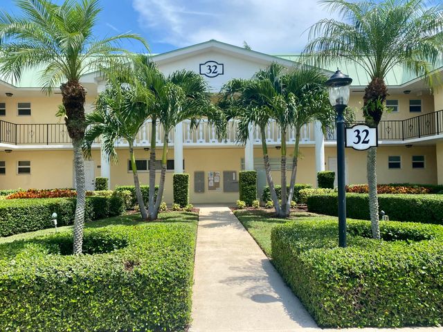 $3,100 | 32 Colonial Club Drive, Unit 102 | Boynton Beach