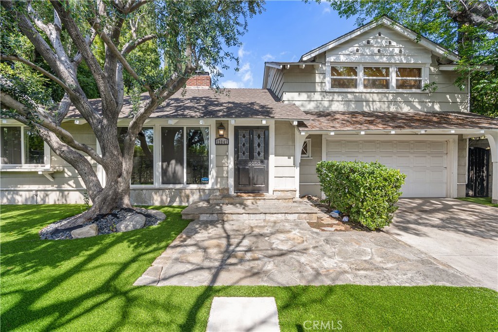 Charming Bright Traditional Home in Sherman Oaks, Sherman Oaks